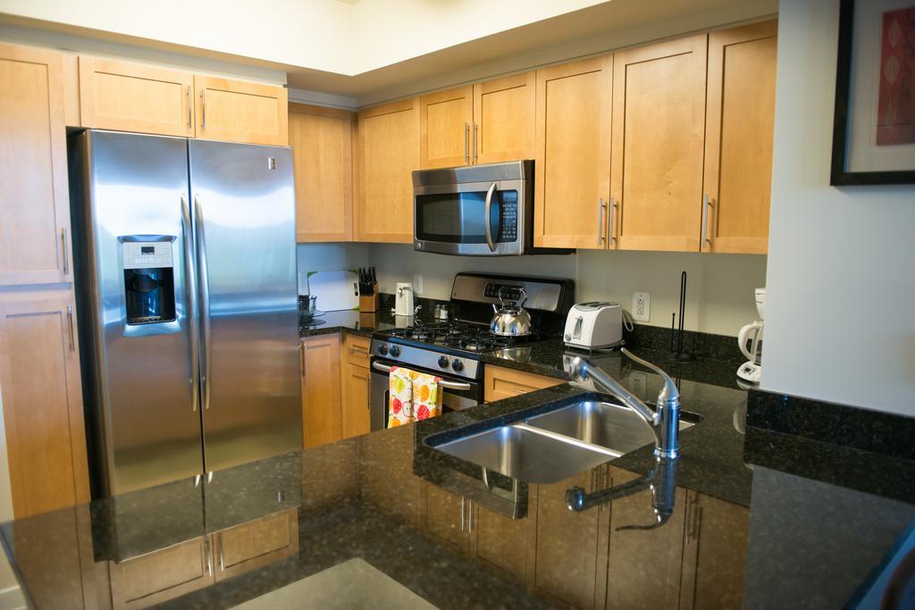 Crystal Quarters Corporate Housing At The Gramercy Арлингтон Номер фото